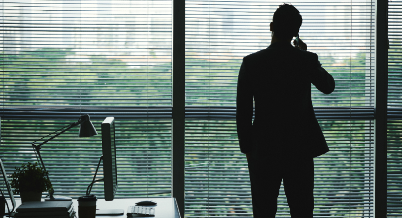 Homme d'affaires au téléphone (photo D.R.).