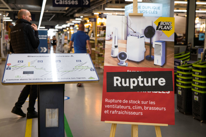 Rupture de stock sur les ventilateurs et climatiseurs dans un grand magasin de bricolage à Paris, le 22 juin 2026 (photo Eric Broncard/Hans LucasAFP).