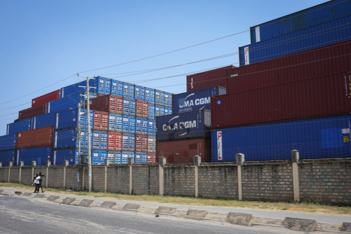 Des conteneurs CMA CGM, sur le port de Monbasa, au Kenya, en février 2024 (photo Sandra Fastre/Hans Lucas/AFP).