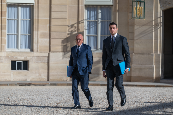 Éric Ciotti et Jordan Bardella, se rendant à la réunion organisée par Emmanuel Macron, autour des prix de l'énergie, le 18 septembre 2026 (photo Henrique Campos/Hans Lucas/AFP).