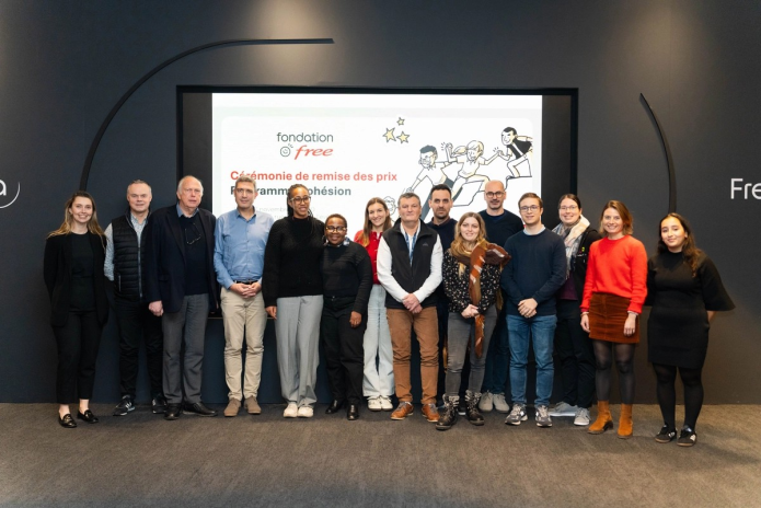 Remise du prix "Cohésion" de la Fondation Free en décembre 2025, qui permet à des collaborateurs du groupe de mettre en valeur six associations dans lesquelles ils sont investis bénévolement (photo D.R.).