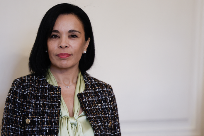 Salima Saa, ancienne secrétaire d’État chargée de l’Égalité entre les femmes et les hommes dans le gouvernement Barnier, devient ambassadrice de France en République dominicaine (photo Ian Langsdon/AFP).
