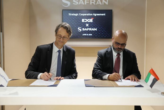 Signature de l'accord de coopération entre Olivier Andriès, pour Safran et Hamad Al Marar, pour EDGE Group (photo D.R.).