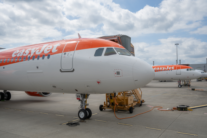 Deux Airbus de la flotte easyJet (photo D.R.).