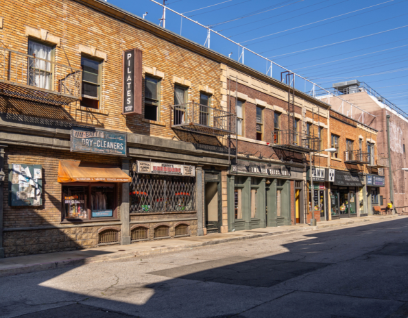Une rue de New York reconstituée dans les ex studios CBS, rebaptisés Radford Studio Center (photo D.R.).