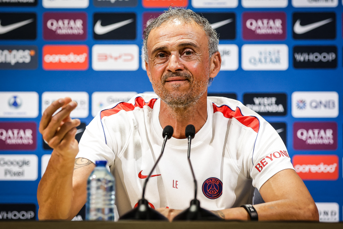 Luis Enrique, l'entraîneur du PSG, lors d'une conférence de presse le 15 août 2026 (photo Matthieu Mirville/AFP).