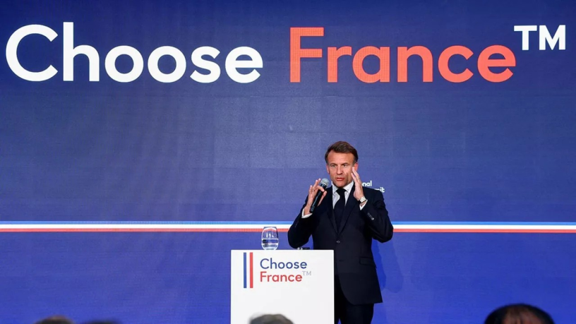 Emmanuel Macron à Versailles, lors de la 8e édition du sommet Choose France, en mai 2025 (photo Gonzalo Fuentes/AFP).