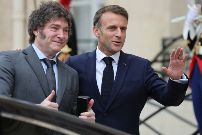 Javier Milei et Emmanuel Macron, à Paris en juillet 2024 (photo Ludovic Marin/AFP).