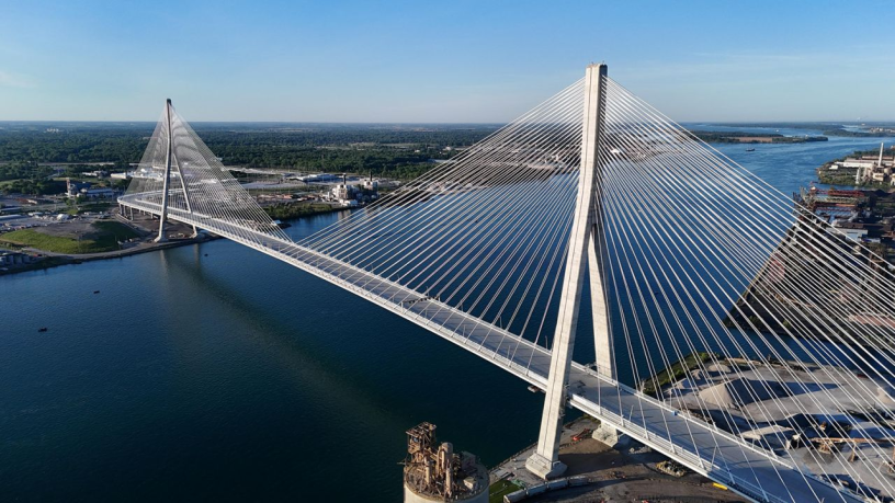 Le nouveau pont Gordie-Howe, à la frontière entre les États-Unis et le Canada, équipé de joints de dilatation D.S. Brown Company (photo D.R.).