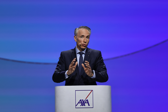Thomas Buberl, lors de l'Assemblée générale d'AXA, en avril 2026, Salle Pleyel à Paris (photo Anne-Christine Poujoulat/AFP).