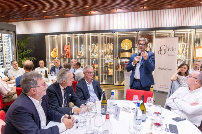 Nicolas Dufourq intervenant devant le "Cercle d'Oc" (photo D.R.).