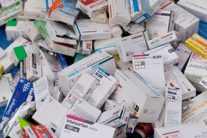 Médicaments en vrac, exposés à Toulouse par des membres du syndicat Convergence Infirmière afin de sensibiliser le public au gaspillage de médicaments en France (photo Grégory Dziedzic/Hans Lucas/AFP).