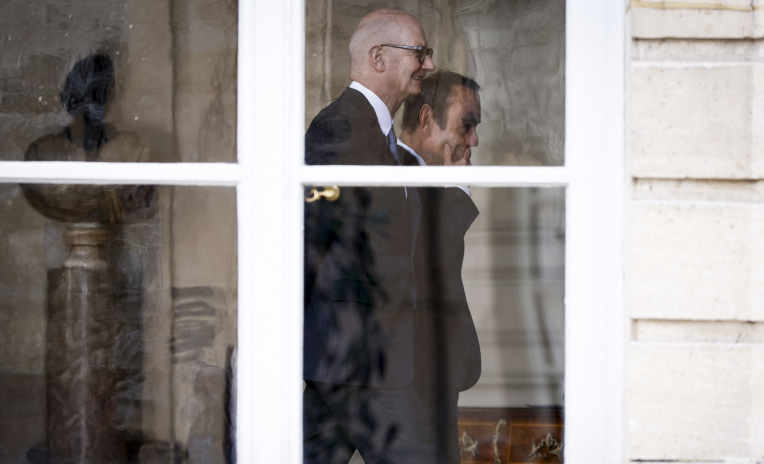 Sébastien Lecornu et Roland Lescure, ministre de l’Économie et des finances, lors d’une réunion à Matignon en avril 2026 (photo Kenzo Tribouillard/AFP).