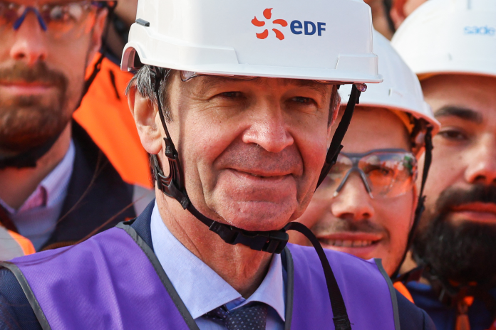 Bernard Fontana, le patron d'EDF, lors d'une visite du chantier de l'EPR2 de Petit-Caux, en mars 2026 (photo Ludovic Marin/AFP).
