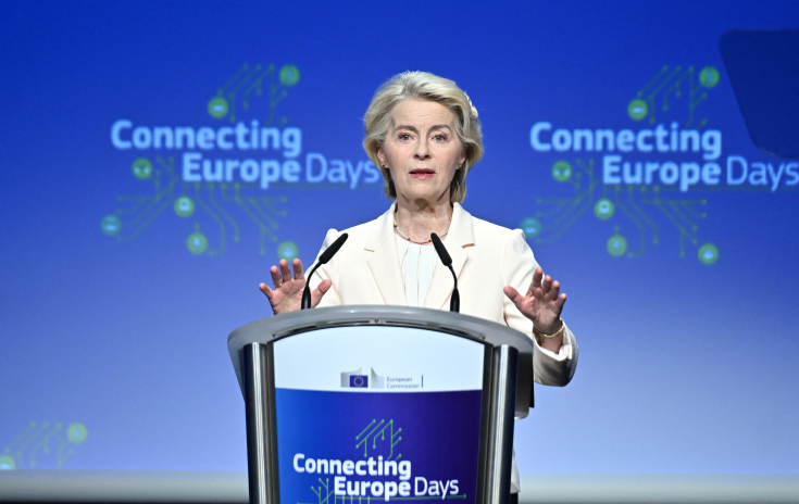 Discours d'Ursula von der Leyen, lors de la journée "Connecting Europe Day" à Bruxelles, le 29 septembre 2026 (photo Dursun Aydemir/Anadolu/AFP).