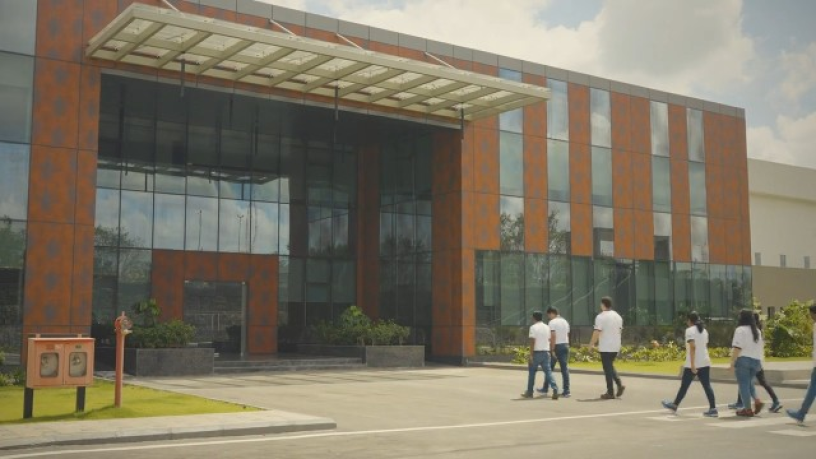 L'entrée du site industriel de Safran à Hyderabad (photo D.R.).