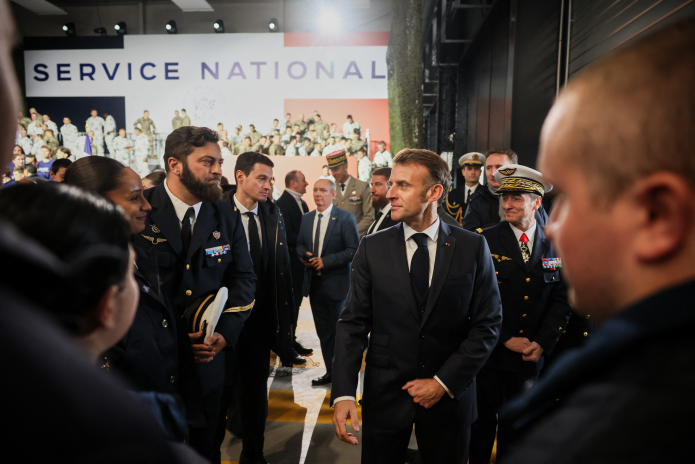 Emmanuel Macron, lors du lancement du nouveau service national, en novembre 2025 à Varces (photo Thomas Padilla/AFP).