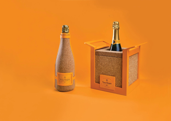 Etui en liège et rafraichisseur, réalisés pour Veuve Clicquot (photo D.R.).