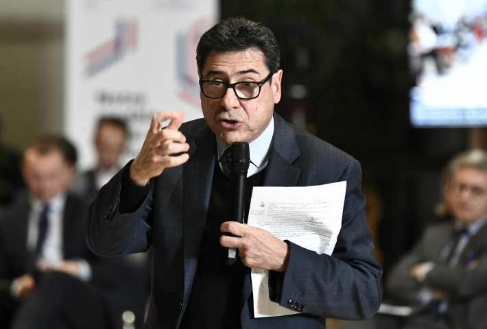 Philippe Aghion, professeur au Collège de France, à l'INSEAD ou encore à la London School of Economics.  Photo by STEPHANE DE SAKUTIN / AFP