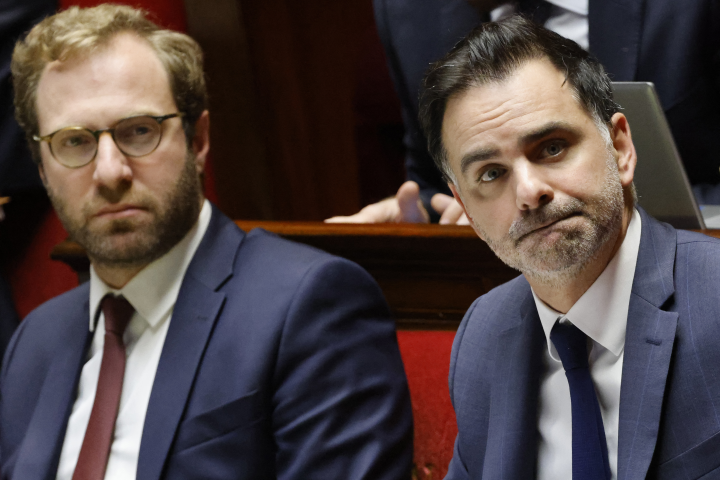 Antoine Armand, ministère de l'Economie, des Finances et de l'Industrie, et Laurent Saint-Martin, ministre auprès du Premier ministre chargé du Budget et des Comptes publics - LUDOVIC MARIN / AFP