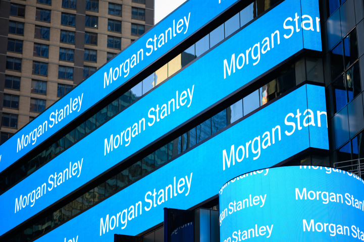 L'action Morgan Stanley chutait mercredi à Wall Street, après l'annonce d'une nouvelle baisse de ses bénéfices - Getty Images via AFP