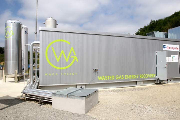 Une unité WAGABOX de production de biométhane (Photo by SEBASTIEN LAPEYRERE / Hans Lucas via AFP)