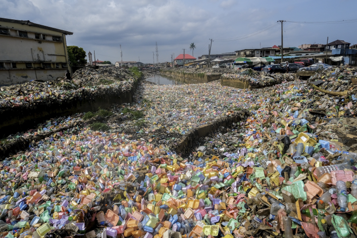 Déchets plastique. ADEYINKA YUSUF/ZUMA/REA