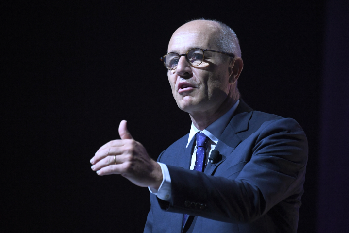 Christophe Périllat, directeur général de Valeo, présentera la nouvelle feuille de route stratégique le 20 novembre à Paris (Photo by Eric PIERMONT / AFP)