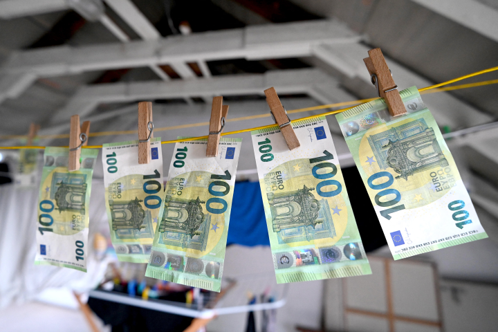 Billets de 100 euros. Photo by Malte Ossowski/SVEN SIMON / SVEN SIMON / dpa Picture-Alliance via AFP