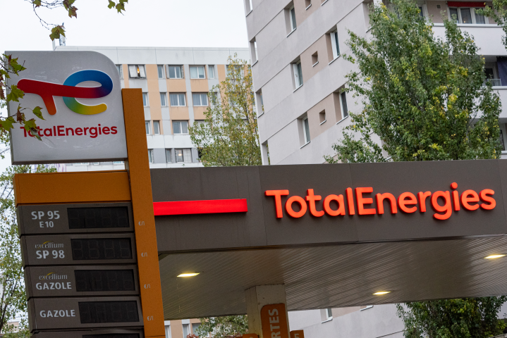 Station-service TotalEnergies (Photo by Samuel Boivin / NurPhoto / NurPhoto via AFP)