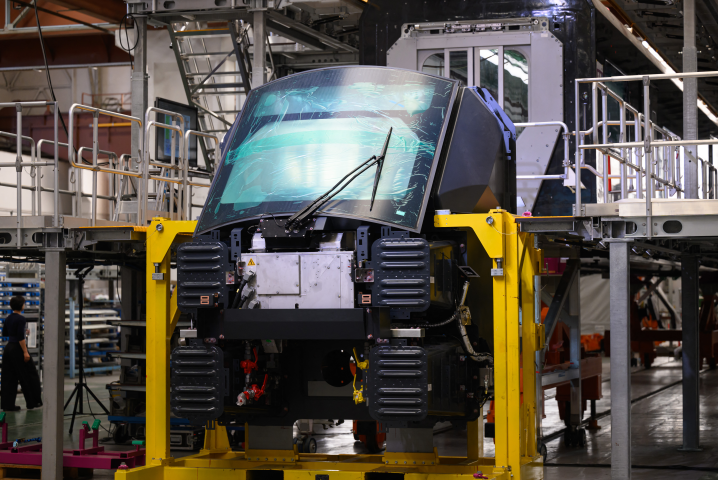 Ligne de production chez Alstom Transportation Germany GmbH - Photo: Robert Michael/dpa (Photo by ROBERT MICHAEL / dpa Picture-Alliance via AFP)