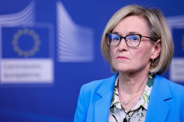 La commissaire européenne, Mairead McGuinness (Photo by Kenzo TRIBOUILLARD / AFP)