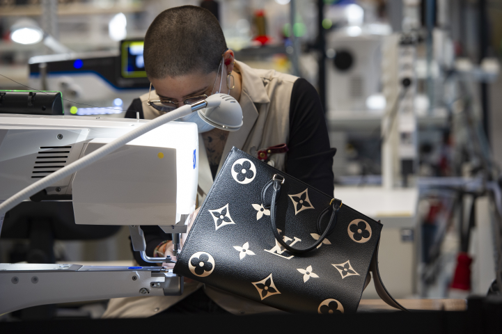 L'atelier de maroquinerie de l’Oratoire de Louis Vuitton - Eric TSCHAEN/REA