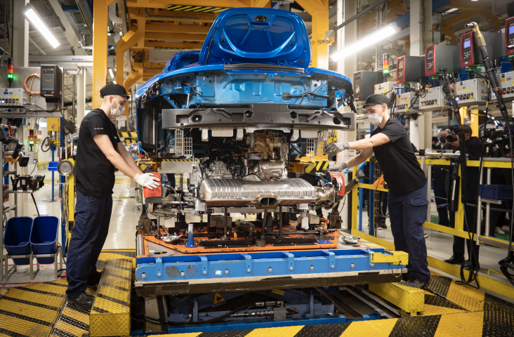 Usine automobile à Dieppe. Eric TSCHAEN/REA