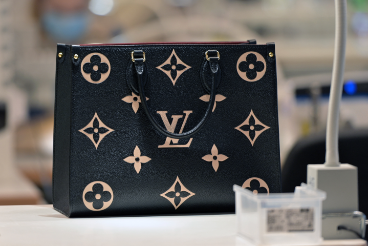 Les ventes de LVMH ont atteint 18 milliards d'euros au 1er trimestre / Photo by GUILLAUME SOUVANT / AFP