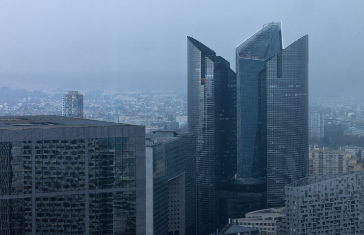 Sous les tirs croisés de la guerre commerciale, les banques dévissent en Bourse - Photo by JOEL SAGET / AFP)