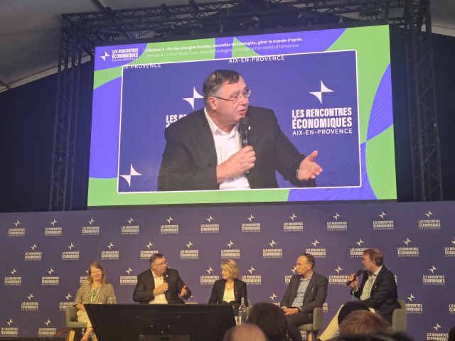 Patrick Pouyanné, président-directeur général de TotalEnergies, Anne Rigail, directrice générale d'Air France et Thomas Buberl, directeur général d'Axa (DR) 