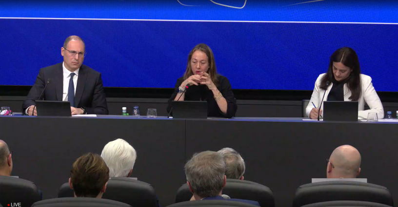 Félicie Burelle (au centre), la directrice générale d'OPmobility, lors de la présentation des résultats 2025 de l'équipementier, le 25 février 2026. DR