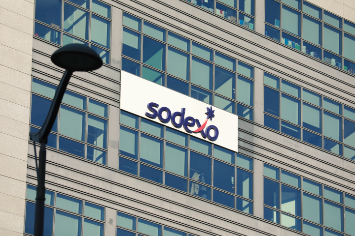 Siège social de Sodexo, à Issy-les-Moulineaux. (Photo : Mohamad Salaheldin Abdelg Alsaye / ANADOLU / Anadolu via AFP)