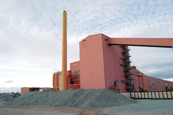 Usine en France. Photo by Sylvain THOMAS / AFP