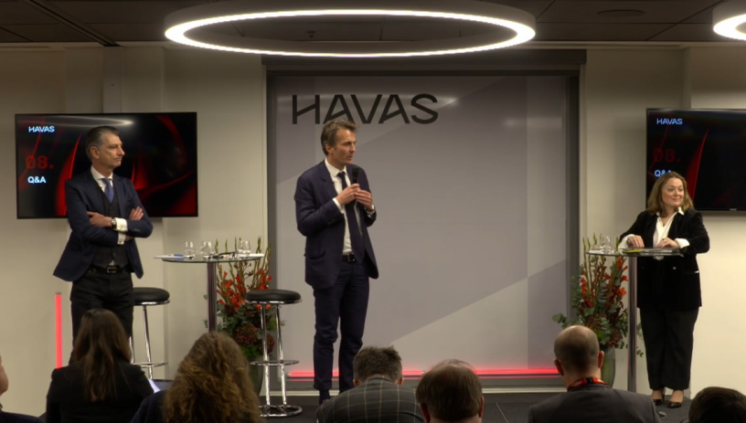 Yannick Bolloré, le président-directeur général de Havas, au centre, lors de la journée d'investisseurs du groupe à Londres, le 19 novembre 2024