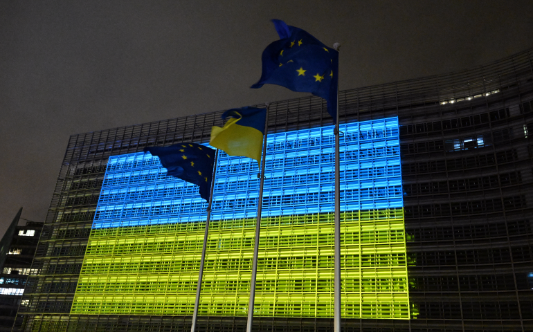 Drapeaux. Photo par DURSUN AYDEMIR / ANADOLU / ANADOLU VIA AFP