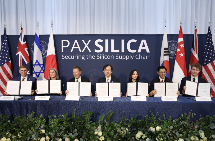 Les alliances géopolitiques sont loin d'être anodines pour la croissance et la sécurité des chaînes d'approvisionnements. Photo by TASOS KATOPODIS / GETTY IMAGES NORTH AMERICA / Getty Images via AFP