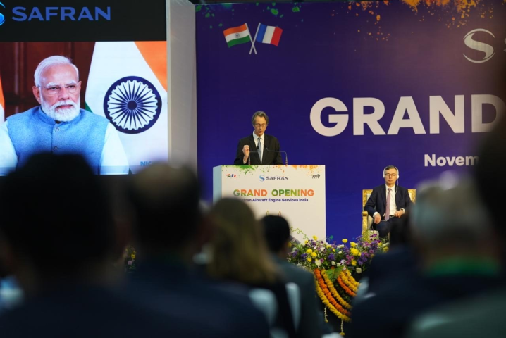 Olivier Andriès, directeur général de Safran, et Narendra Modi, Premier ministre de l’Inde, lors de l’inauguration du nouveau centre MRO du groupe à Hyderabad