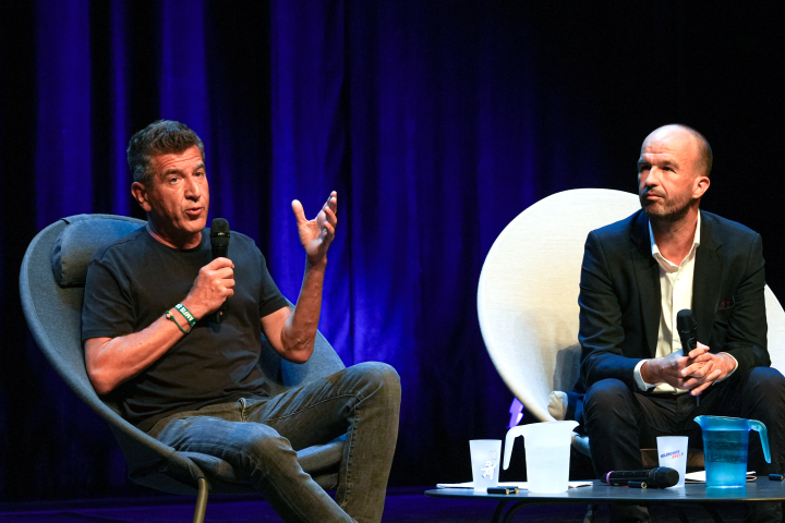 Matthieu Pigasse, patron de Centerview en France et Manuel Bompard, coordinateur de La France Insoumise - Photo par NICOLAS GUYONNET / HANS LUCAS / HANS LUCAS VIA AFP