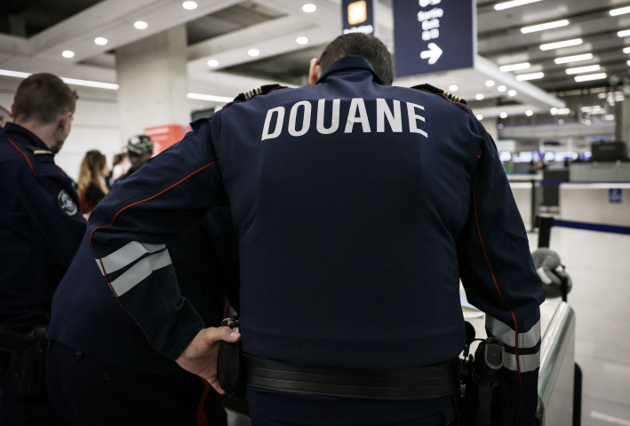 Douane. Photo by Thibaud MORITZ / AFP