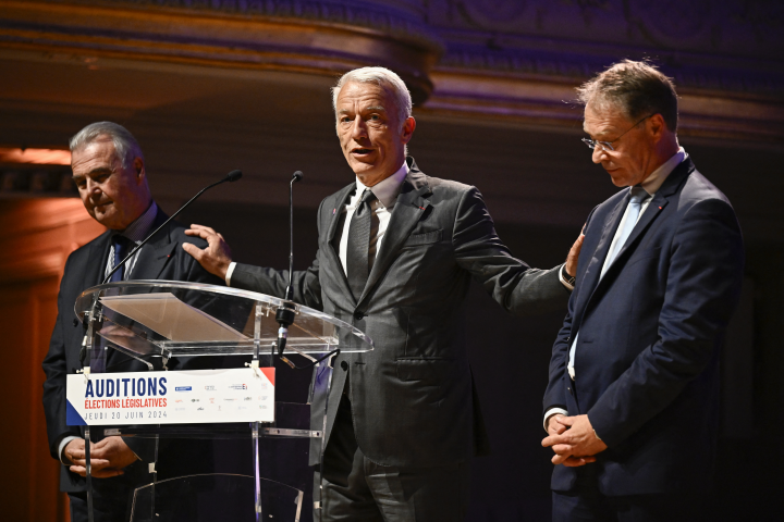 Michel Picon, Patrick Martin et François Asselin (Photo by JULIEN DE ROSA / AFP)