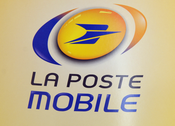 La Poste Mobile (©Photo by Eric PIERMONT / AFP)