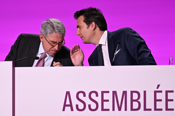 Yannick Bolloré et Arnaud de Puyfontaine, lors de la précédente assemblée générale de Vivendi en 2023