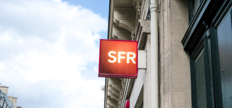 Enseigne d'une boutique de téléphonie mobile SFR. (Photo : Vincent Koebel/NurPhoto) (Photo : Vincent Koebel / NurPhoto / NurPhoto via AFP)